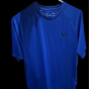 Mens dry fit Under armor tee.